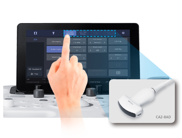 Finger zeigt auf Touchscreen von Ultraschallsystem HS40 und Convex-Sonde ist rechts vergrößert dargestellt.