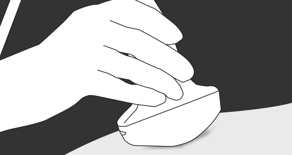 Infermiere che utilizza la sonda sul paziente